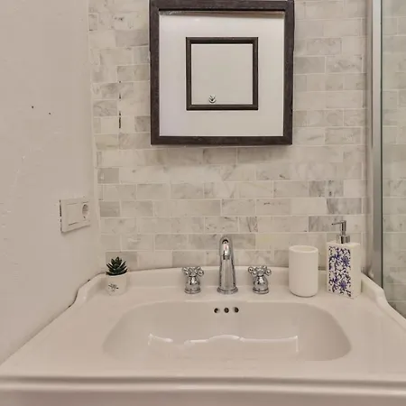 Centrally Located Studio Flat In Appartement